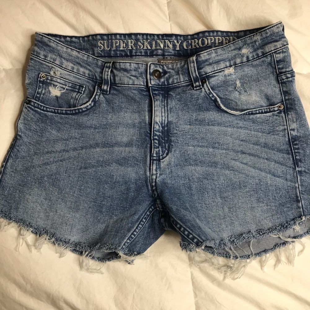 H&M Divded Denim Super skinny cropped Jean shorts